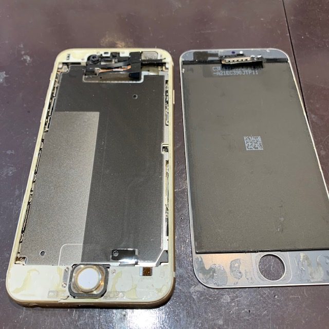 自己修理でパネルがはがれてしまったiPhone6s｜画面交換修理＜佐賀市よりご来店＞