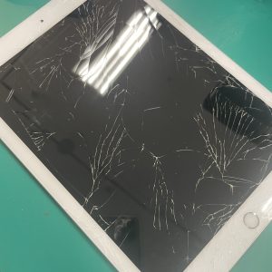 iPad7　ガラス割れ　ガラス交換修理