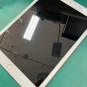 iPad8　ガラス交換修理　画面交換修理　iPad修理