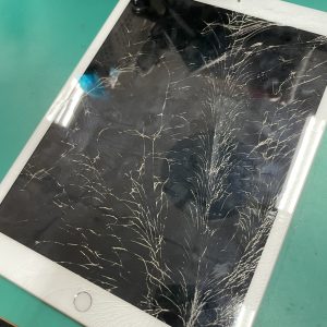 iPad8　ガラス交換修理　画面交換修理　iPad修理