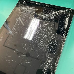 iPad9　ガラス割れ　ガラスパネル交換修理　画面交換修理