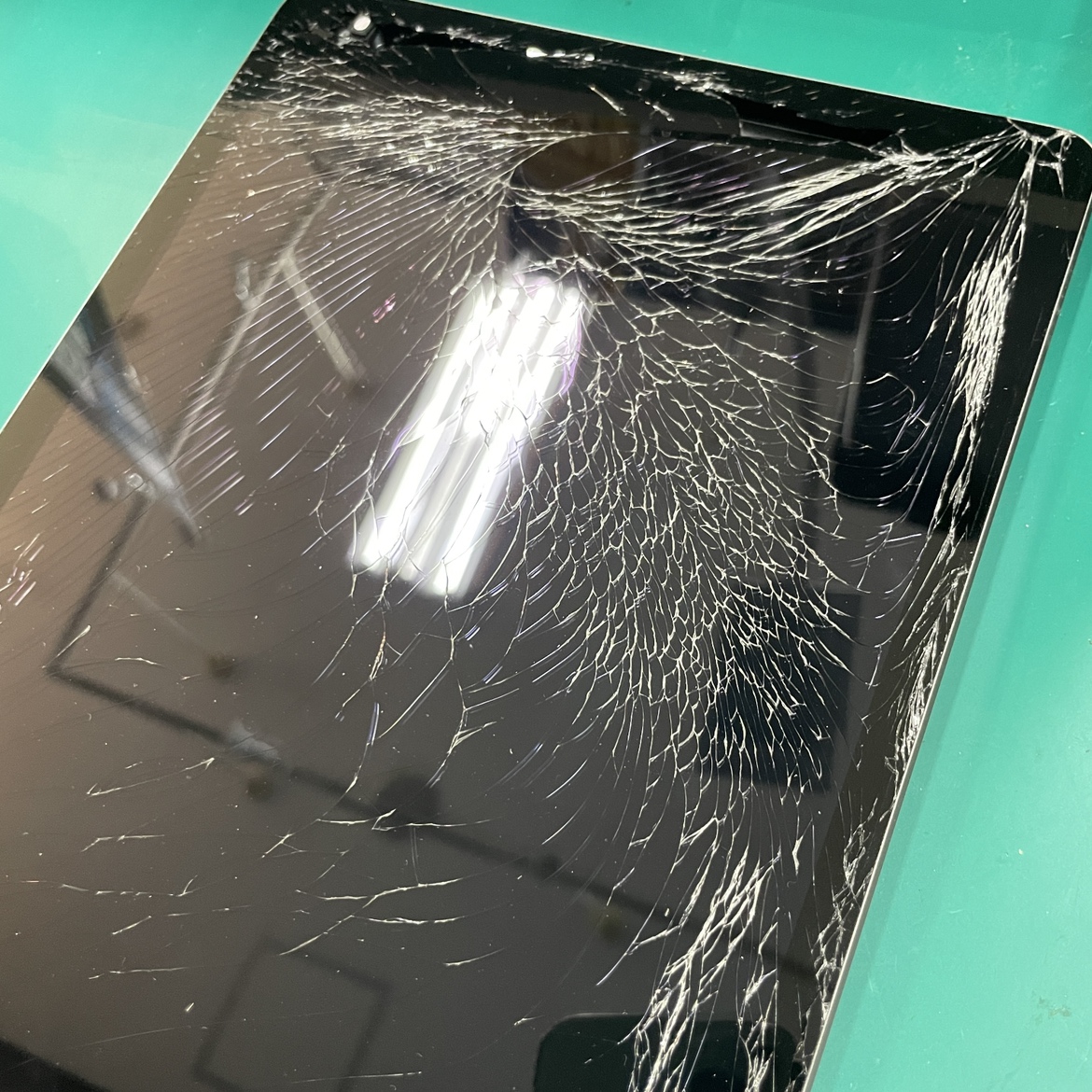 iPad9　ガラスパネル交換修理
