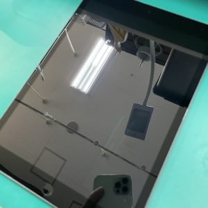 iPad9　ガラス割れ　ガラスパネル交換修理　画面交換修理