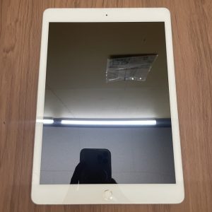 iPad7　ガラスパネル交換修理　佐賀