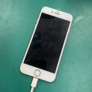 iPhone8　画面交換修理