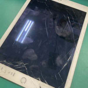 iPadAir2　フロントパネル交換修理　画面交換修理　佐賀