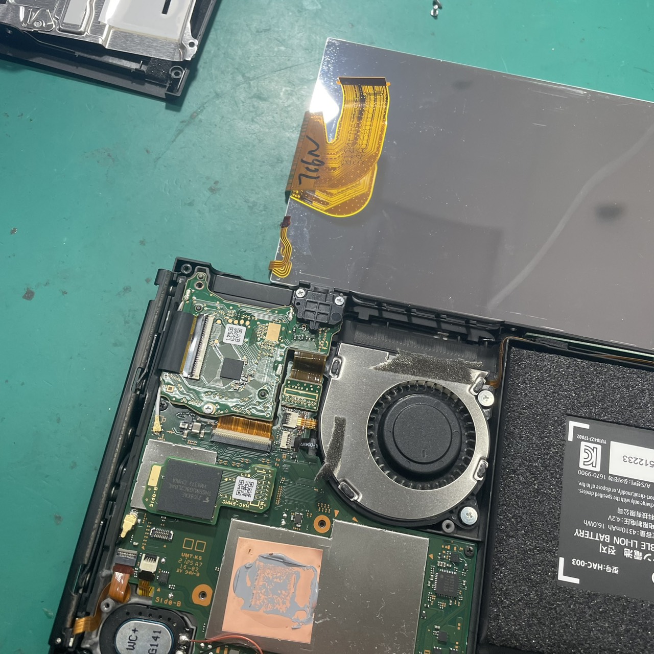 【任天堂switch】液晶に線が入っている【神崎市からご来店】