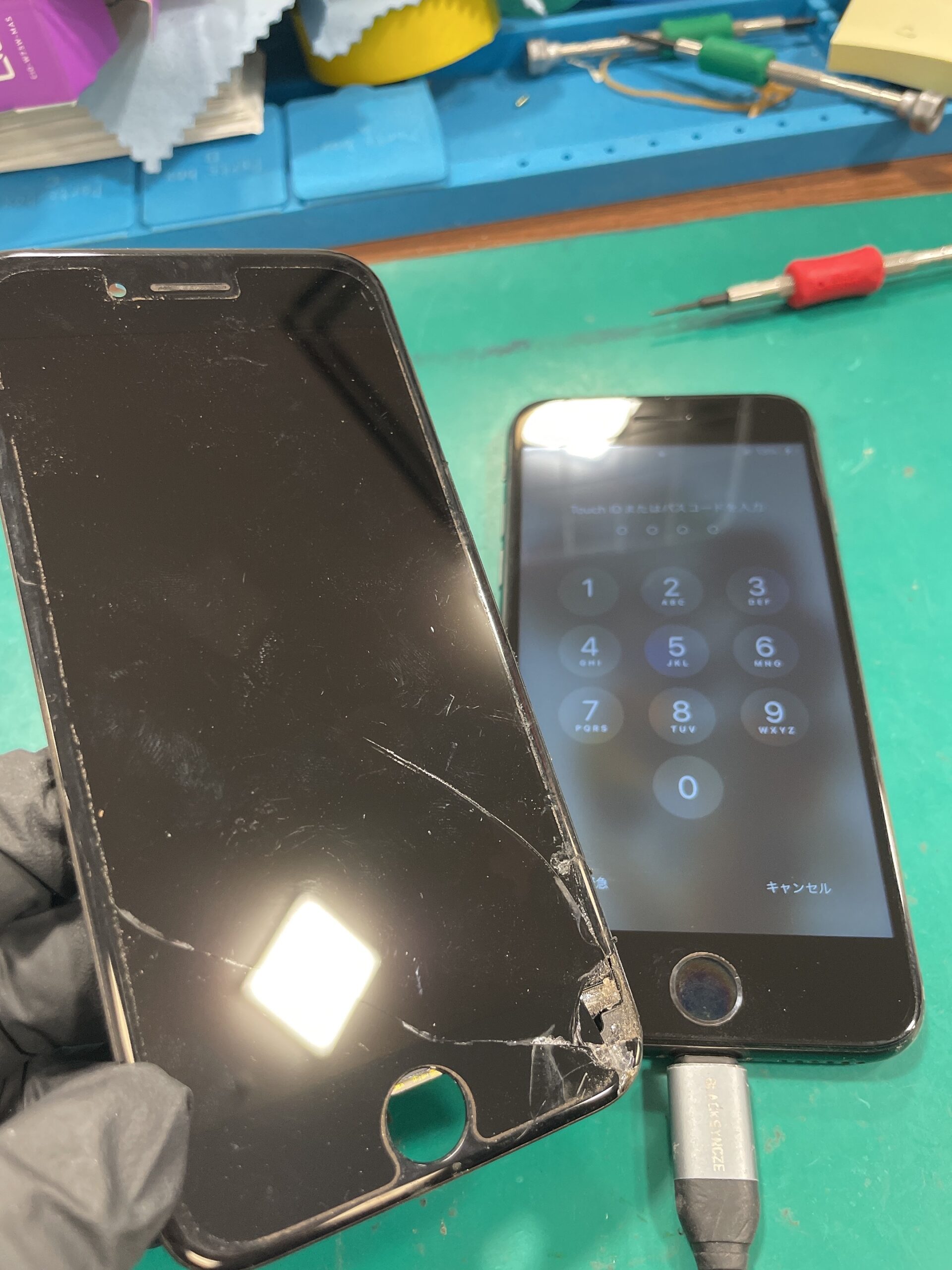 【佐賀店】iPhoneSE2の画面交換修理！充電器が奥まで刺さらない理由は？【三養基郡からのお客様】