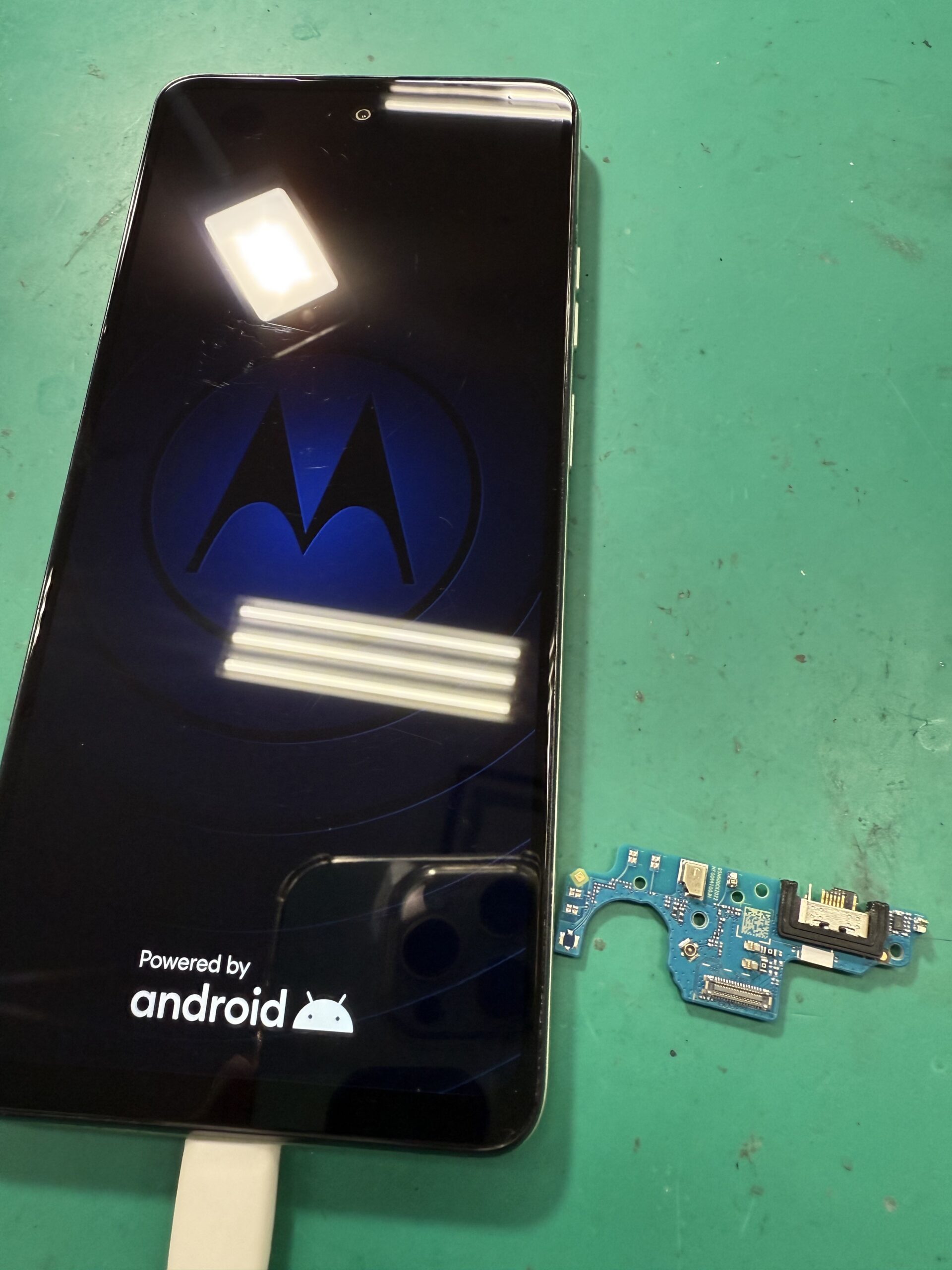 【佐賀店】Motorola edge40neoの充電口修理！【小城市より来店】
