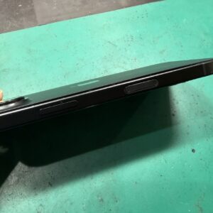 iPhone16 バッテリー膨張